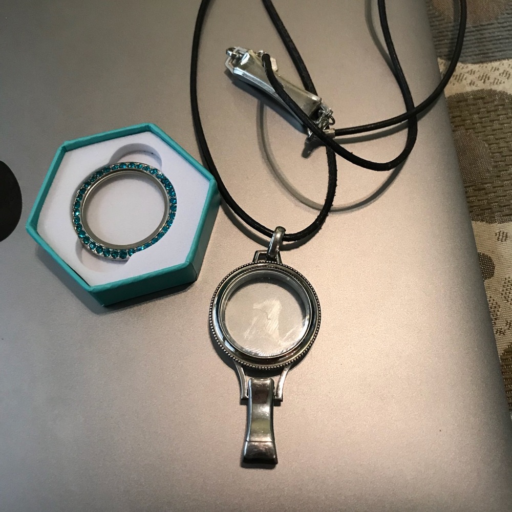 Origami owl lanyard with extra face plate